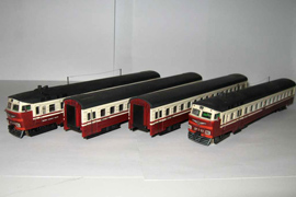 Кадр 10. Все четыре вагона в составе модели дизель-поезда ДР2.