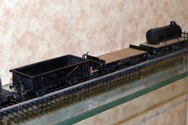 Фото 5. Модели промышленных вагонов на трофейной базе (модели И.Сергеева с использованием ходовок от 2-осных вагонв ВТТВ).