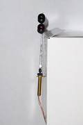 Фото 5. Четырехзначный светофор с резьбой для монтажа на макете.