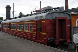 Фото 6. Головной вагон электропоезда ЭР1-001 в ж.д. музее на Варшавском вокзале, вид сзади.