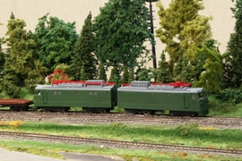 Кадр 10. Модель в зеленой окраске СЖД на макете в Раменском (без надписей).