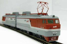 Кадр 9. Модель электровоза ВЛ10у-139 в фирменной серо-красной окраске РЖД.