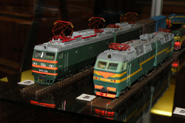 Кадр 4. Та же модель (слева) в экспозиции выставки в ЦМЖТ, Санкт-Петербург (март 2016 г.)