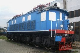 Кадр 2.  Электровоз ВЛ19-35 — экспонат музея железнодорожного транспорта на станции Свердловск-Сортировочный.