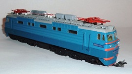 Кадр 9. Модель электровоза ВЛ60к в голубой окраске.