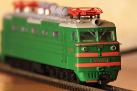 Кадр 1. Модель электровоза ВЛ60к-1617 в зелёной окраске.