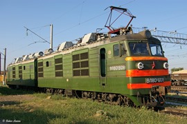 Кадр 2. Электровоз ВЛ80к-608 на путях РЖД.