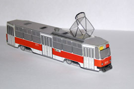 Кадр 8. Модель трамвая ЛМ68ММ (В.Дёмин) с токосъёмником из комплекта.