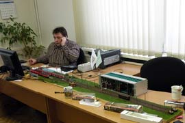 Фото 1. Макет на стадии строительства в московском офисе фирмы 