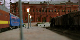 Кадр 2. Вид на вокзальное здание макета глазами 