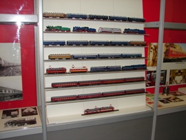 Модели локомотивов и вагонов “Красной стрелы”