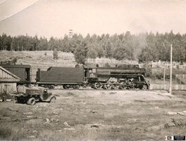Паровоз Л с поездом. 1963 г.