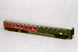 Рис. 9. Модель пассажирского вагона 2 класса с буфетом BRbmh DB (выпускается с 1983 г.)