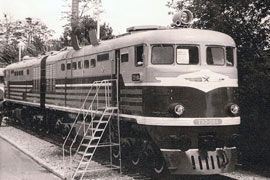 Кадр 25. Тепловоз ТЭ3-084 со старотипной кабиной в заводской серо-зеклёной окраске.