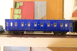 Кадр 1. Модель 18-метрового пассажирского вагона в голубой окраске (министерский вагон МПС, I эпоха).