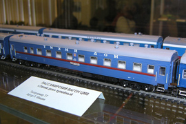 Кадр 26. Модель купейного вагона ЦМВ первоначального выпуска в составе поезда 