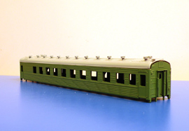 Кадр 9. Пилотный образец серийной модели плацкартного вагона (окрашенный корпус).