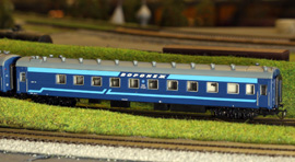 Кадр 11. Модель плацкартного ЦМВ в окраске фирменного поезда 