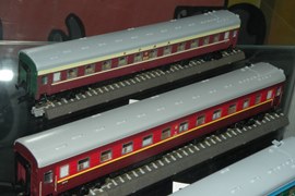 Кадр 78. Модели ЦМВ в окраске фирменных поездов 