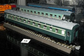 Кадр 79. Модель ЦМВ в окраске фирменного поезда 