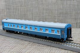 Кадр 63. Модель ЦМВ в окраске фирменного поезда 