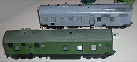 Рис. 1. Модели дизель-электростанций РС-4 (зелёная) и РС-5 (серая) на выставке в ЦМЖТ, Петербург.