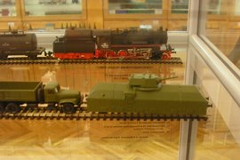 Кадр 7. Модель бронедрезины КЗ-1 в экспозиции выставки 