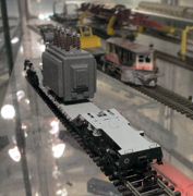 Кадр 13. Модель 8-осного транспортёра с трансформатором в экспозиции Мануфактуры 