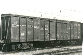 Кадр 2. Прототип модели - крытый товарный вагон обр. 1928-36 гг. - на ст. Курган, 1970 г.