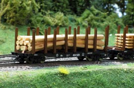 Кадр 10. Модель лесовозной платформы с самодельным грузом леса на макете в Раменском.