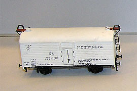 Фото 1. Модель 2-осного вагона СЖД для перевозки молока на выставке в Политехническом музее, Москва.