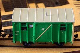 Кадр 7. Модель вагона в зелёной окраске.