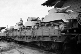 Кадр 2. Тормозная 60-тонная платформа в составе военного эшелона (фото 1941 г.).