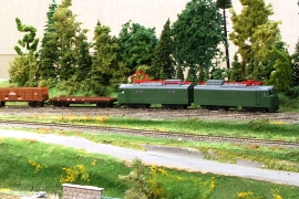 Кадр 6. Модель платформы 13-Н452 на макете в Раменском.
